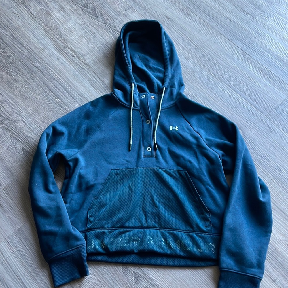 NWOT Under Armour Sweatshirt